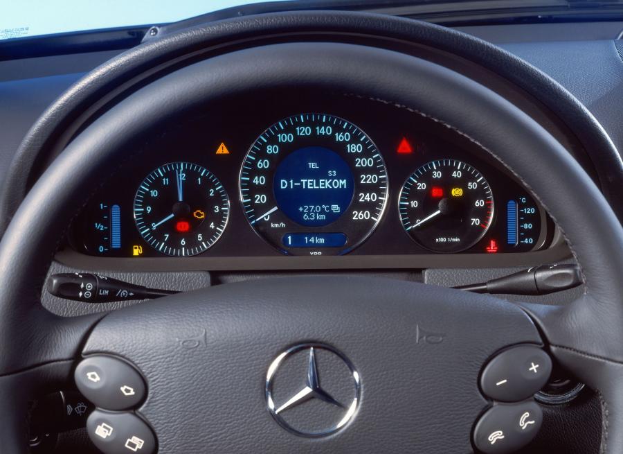  Mercedes-Benz CLK-Class 2003 года  (фото 155 из 163)